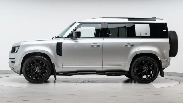 Land Rover Defender (22 Reg) 110 3.0 D250 XS Edition Image 4