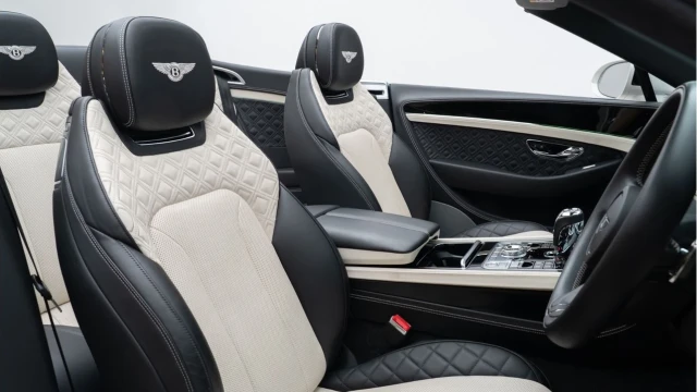 Bentley Continental (21 Reg) GT 4.0 V8 Convertible (Mulliner) Image 3