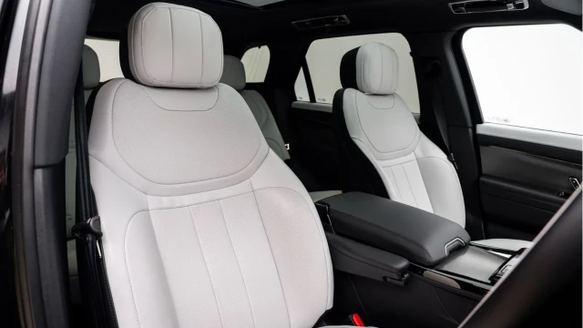 Land Rover Range Rover Sport (75 Reg) 3.0 D300 Dynamic SE (Black Pack) Image 3