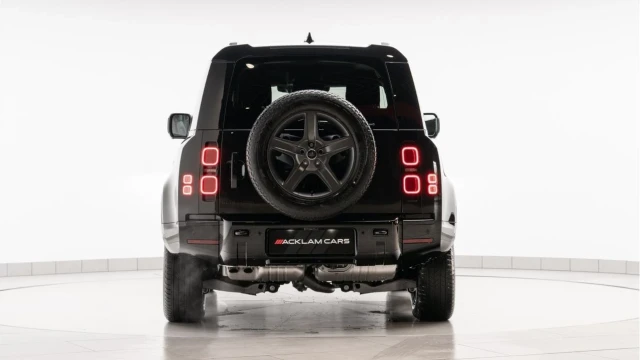 Land Rover Defender (74 Reg) 90 3.0 D250 X-Dynamic SE (6 Seat) (VAT Q) Image 5
