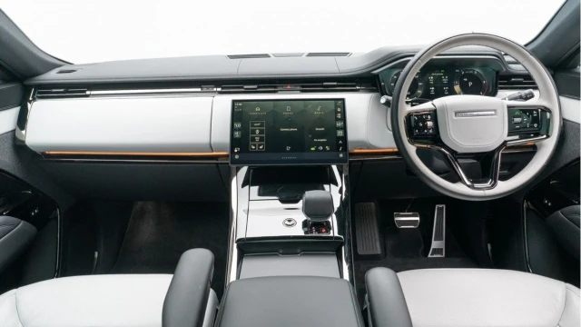 Land Rover Range Rover Sport (24 Reg) 3.0 D300 Dynamic SE (Black Pack) Image 2