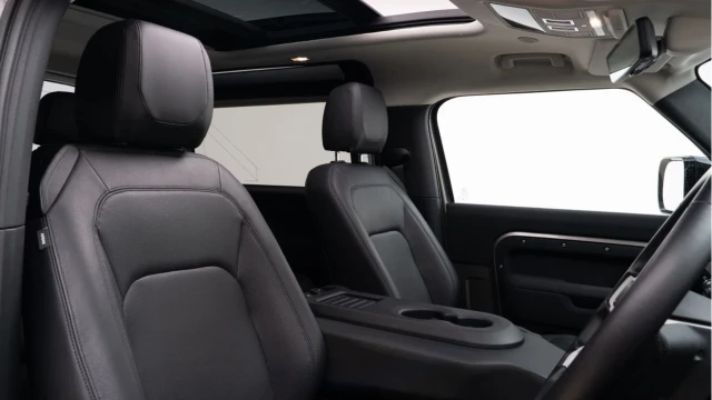 Land Rover Defender (73 Reg) 90 3.0 P400 XS Edition (6 Seat) Image 3
