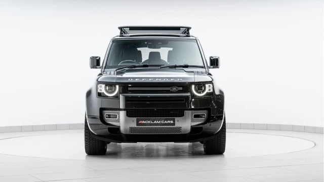 Land Rover Defender (23 Reg) 130 3.0 D300 X-Dynamic HSE (8 Seat) Image 6