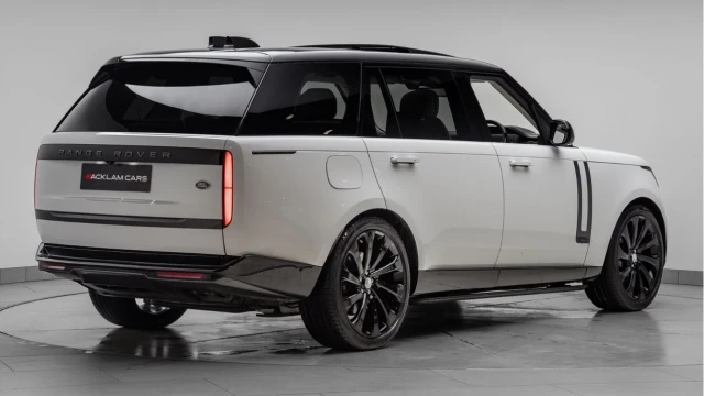 Land Rover Range Rover (23 Reg) 4.4 V8 P530 Autobiography LWB (7 Seat) Image 6