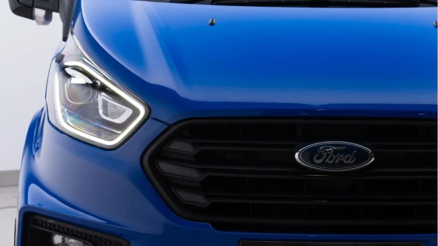 Ford Transit Custom (22 Reg) 320 2.0D Limited MS-RT (6 Seat) (+VAT) Image 8
