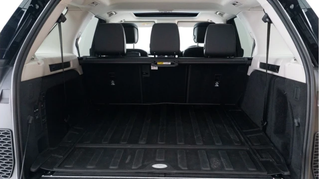 Land Rover Discovery (74 Reg) 3.0 D350 Dynamic SE Image 8