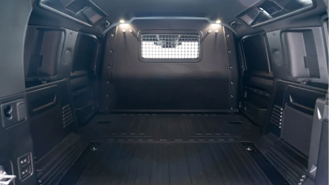 Land Rover Defender (25 Reg) 110 3.0 D350 X-Dynamic HSE Hard Top Commercial (3 Seat) (+VAT) Image 4