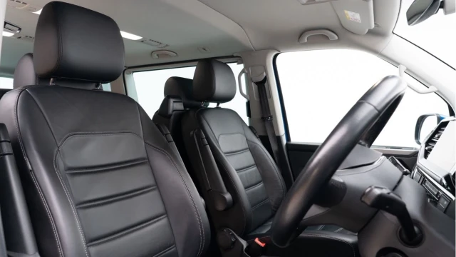 Volkswagen Caravelle (21 Reg) 2.0 BiTDI Executive DSG 4Motion (7 Seat) Image 3