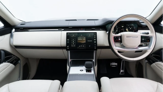 Land Rover Range Rover (74 Reg) 3.0 D350 Autobiography LWB (7 Seat) (VAT Q) Image 2
