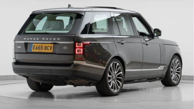 Land Rover Range Rover (65 Reg) 4.4 SDV8 Autobiography Image 6
