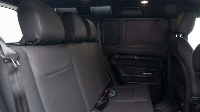 Land Rover Defender (25 Reg) 110 3.0 D250 X-Dynamic SE Hard Top (5 Seat) (+VAT) Image 4