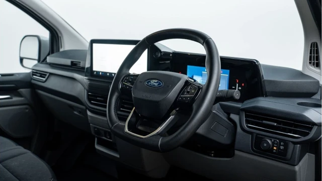 Ford E-Transit Custom (25 Reg) 320 Limited (Electric) Image 2