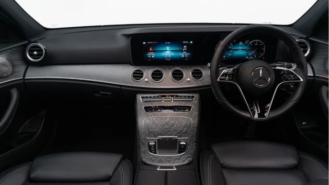 Mercedes-Benz E Class (22 Reg) E220 2.0D AMG Line Night Edition Premium Plus Image 2