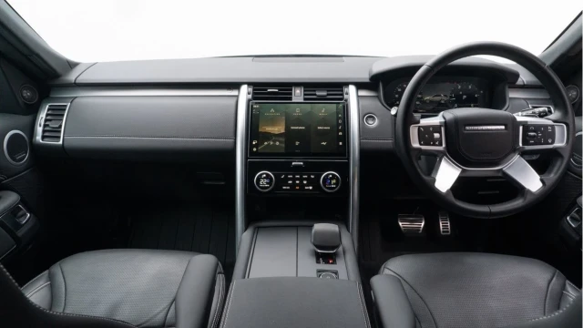 Land Rover Discovery (23 Reg) 3.0 D300 R-Dynamic HSE Commercial (5 Seat) (+VAT) Image 2