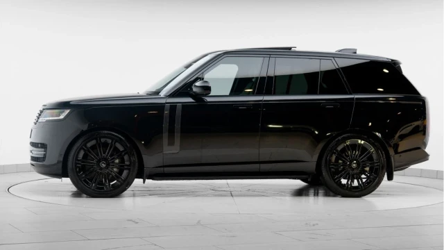 Land Rover Range Rover (75 Reg) 3.0 D300 Edition Image 4