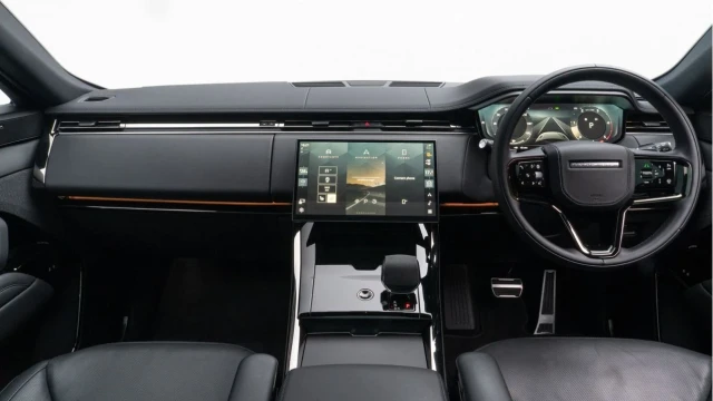 Land Rover Range Rover Sport (73 Reg) 3.0 D300 Dynamic SE (Black Pack) Image 2