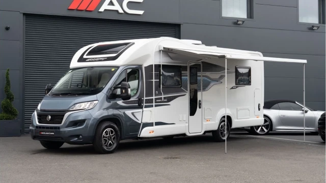 Swift Escape 674 (24 Reg) 2.2D Automatic (6 Berth) Image 2