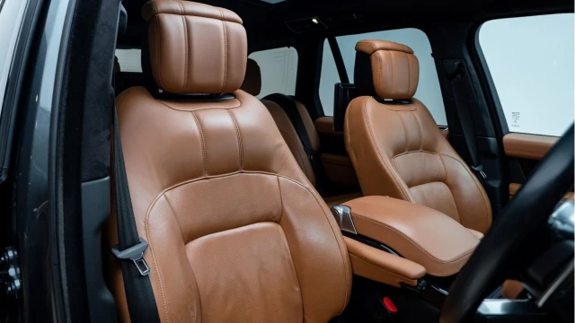Land Rover Range Rover (68 Reg) 5.0 V8 Autobiography (Black Pack) Image 3