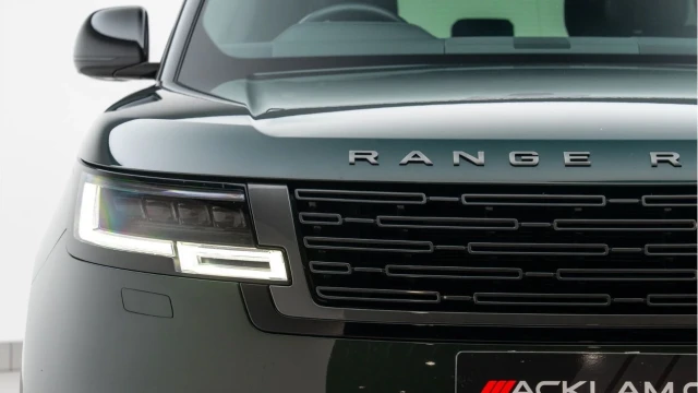 Land Rover Range Rover (24 Reg) 3.0 D300 SE (Shadow Pack) Image 8
