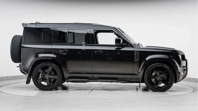 Land Rover Defender (25 Reg) 110 3.0 D350 X-Dynamic HSE (Black Pack) Image 4