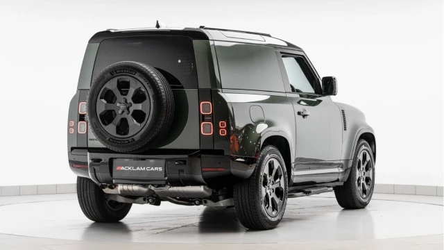 Land Rover Defender (75 Reg) 90 3.0 D250 X-Dynamic SE Hard Top Commercial (+VAT) Image 6