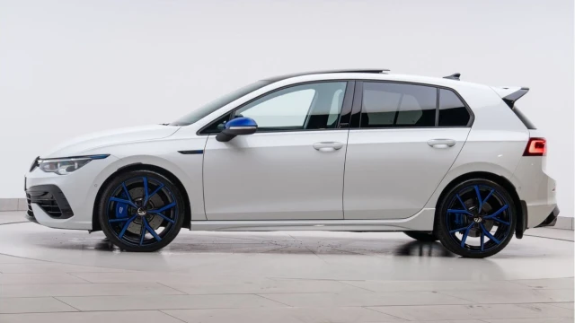 Volkswagen Golf (73 Reg) R 2.0TSI 20 Year 4Motion Image 6