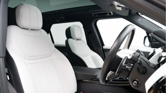 Land Rover Range Rover Sport (23 Reg) 3.0 D300 Dynamic SE Image 3