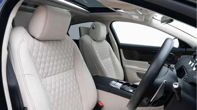 Jaguar XJ (19 Reg) 3.0D V6 50th Anniversary Image 3