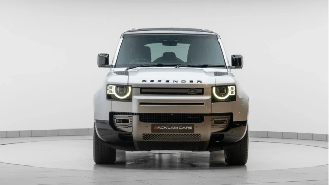 Land Rover Defender (22 Reg) 110 2.0 P400e X-Dynamic HSE Hybrid Image 5