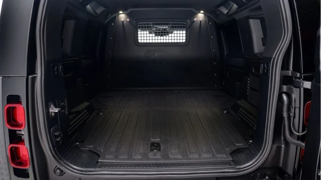 Land Rover Defender (72 Reg) 110 3.0 D250 HSE Hard Top Commercial (No VAT) Image 4