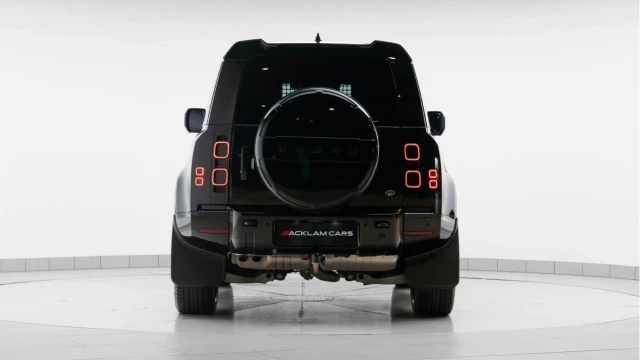 Land Rover Defender (25 Reg) 90 3.0 D250 X-Dynamic SE Hard Top Commercial (3 Seat) (+VAT) Image 5