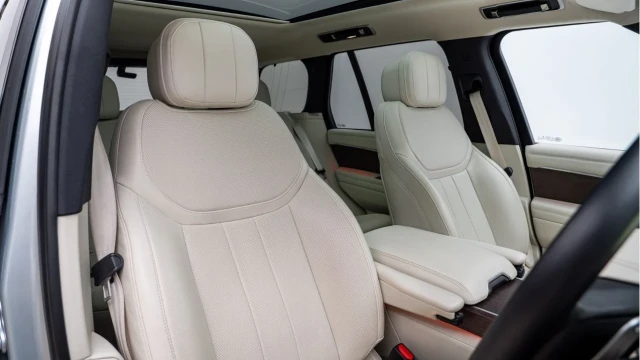 Land Rover Range Rover (72 Reg) 3.0 P440e SE Hybrid Image 3