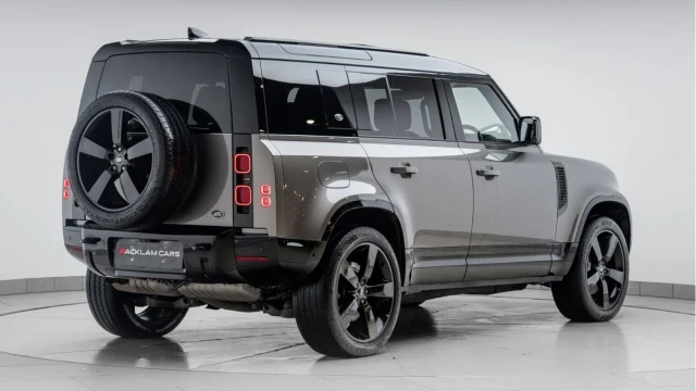 Land Rover Defender (23 Reg) 110 3.0 D300 X-Dynamic HSE (Black Pack) Image 6