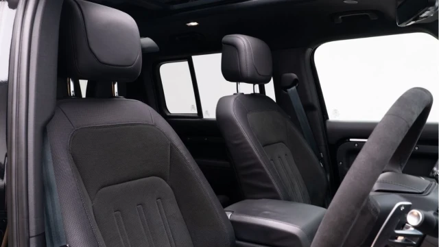 Land Rover Defender (72 Reg) 110 5.0 V8 Image 3