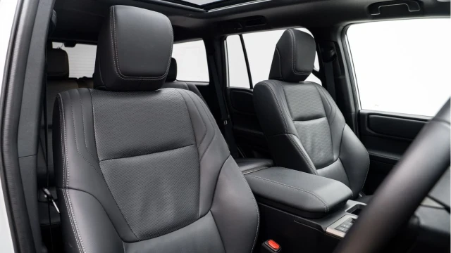 Toyota Land Cruiser (25 Reg) 2.8D Invincible (7 Seat) Image 3