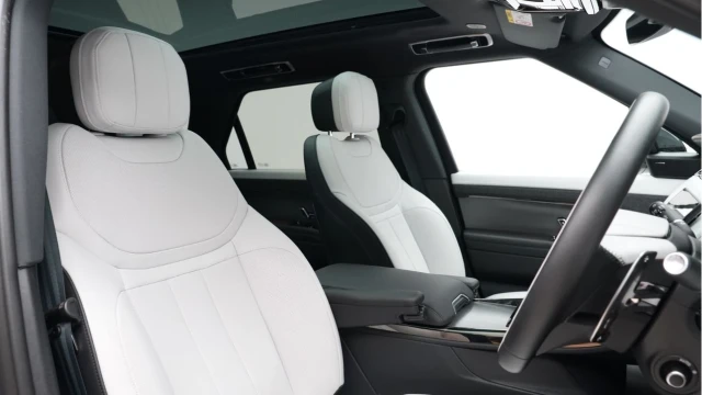 Land Rover Range Rover Sport (24 Reg) D300 Dynamic SE Image 3