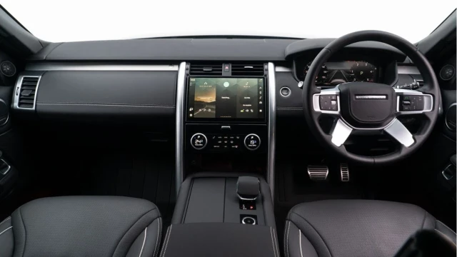 Land Rover Discovery (24 Reg) 3.0 D300 Dynamic HSE Commercial (5 Seat) (+VAT) Image 2