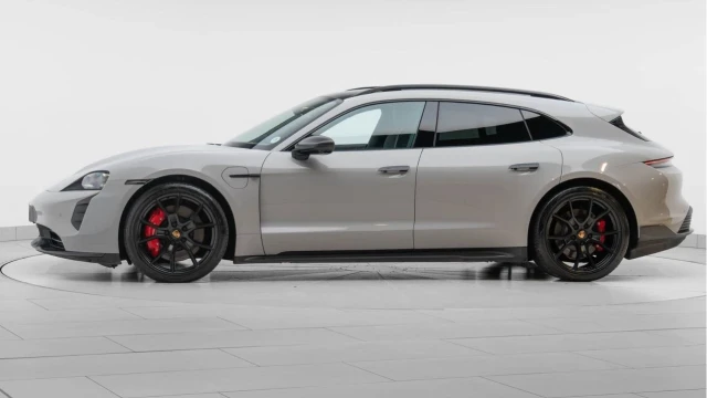 Porsche Taycan (73 Reg) GTS Sport Turismo Image 4