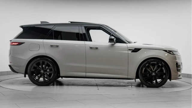 Land Rover Range Rover Sport (25 Reg) 3.0 Dynamic SE (Black Pack) Image 5