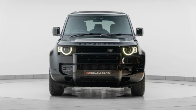 Land Rover Defender (75 Reg) 110 3.0 D350 X-Dynamic HSE (7 Seat) (Black Pack) Image 7