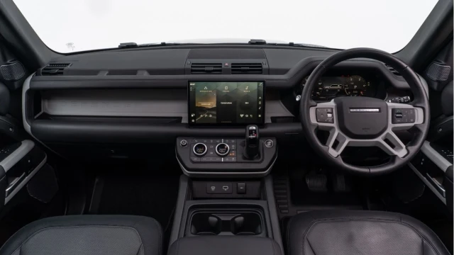 Land Rover Defender (73 Reg) 110 3.0 D300 X-Dynamic HSE (Black Pack) Image 2
