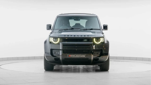 Land Rover Defender (72 Reg) 110 3.0 D250 X-Dynamic SE (Black Pack) Image 7