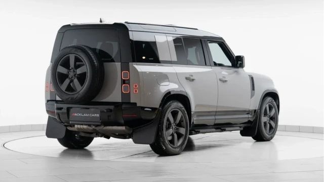 Land Rover Defender (75 Reg) 110 3.0 D350 X-Dynamic HSE (Black Pack) Image 6