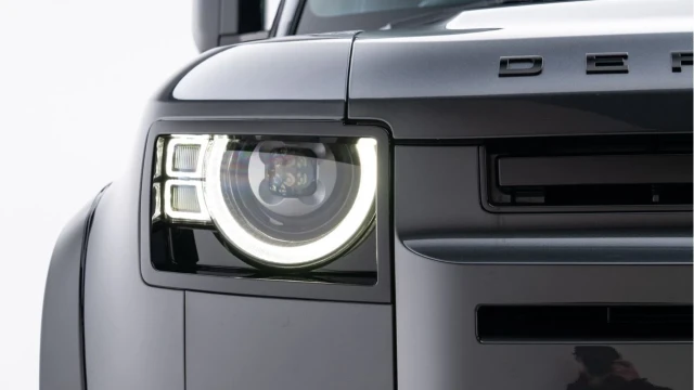 Land Rover Defender (24 Reg) 110 3.0 D250 X-Dynamic SE Image 8