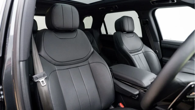 Land Rover Range Rover Sport (75 Reg) 3.0 D300 Dynamic SE (Black Pack) Image 3