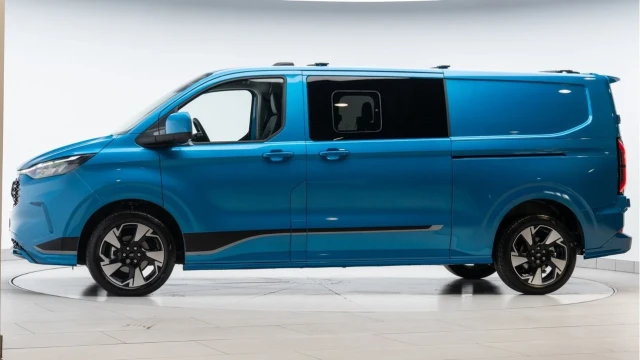 Ford Transit Custom (25 Reg) 300 Sport 2.0 Ecoblue LWB (5 Seat) Image 4