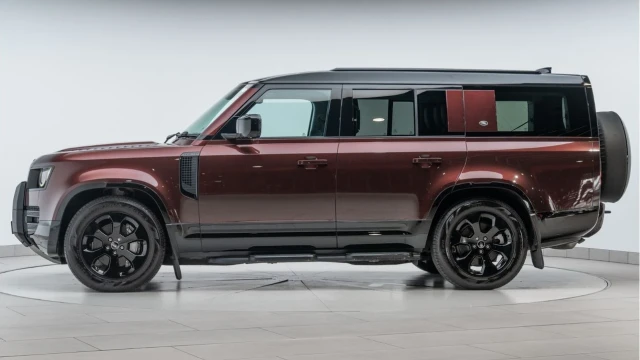 Land Rover Defender (24 Reg) 130 3.0 D300 X-Dynamic HSE (8 Seat) Image 4