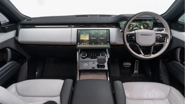 Land Rover Range Rover Sport (23 Reg) 3.0 D300 Dynamic SE (Satin PPF) Image 2