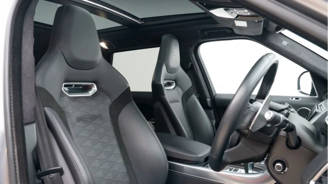 Land Rover Range Rover Sport (22 Reg) SVR 5.0 V8 Carbon Edition Image 3