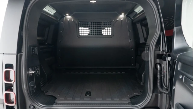 Land Rover Defender (25 Reg) 90 3.0 D250 S Hard Top Commercial (3 Seat) (+VAT) Image 4